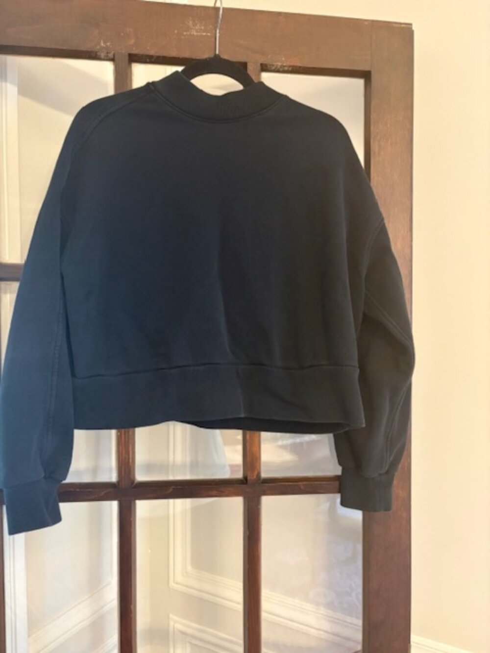 Everlane Black Track Crop Mock Neck Pullover Sweatshirt, Size Medium